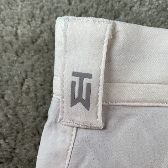 NEW Nike Tiger Woods Collection Mens Golf Shorts White Standard Fit Size 36 - Picture 6 of 11